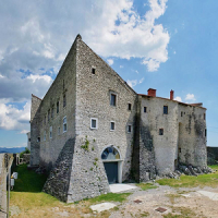Замок Франкопанский Гробник